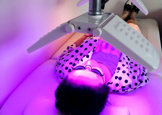 Haut-Behandlungs-Schönheits-Antimaschine PDT alternde LED helle maximal zu 120mw/Cm2 Pro-Kopf